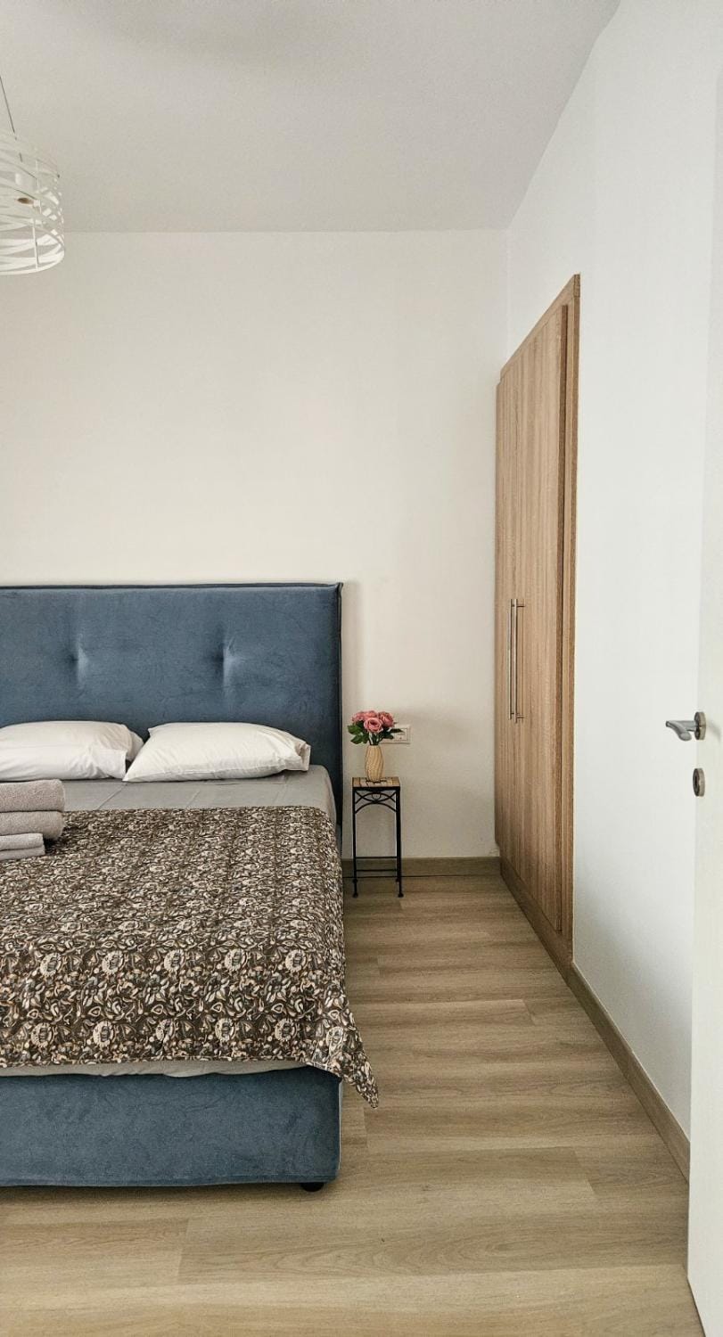 Bed, Photo of the whole room, Bedroom, wardrobe