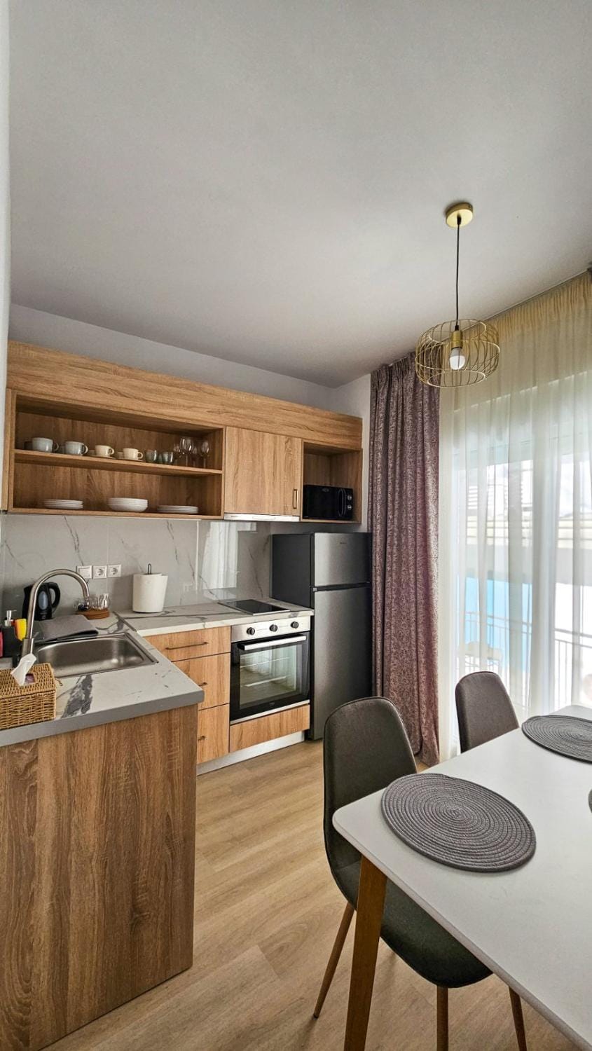 Kitchen or kitchenette, Dining area, oven, stove, toaster