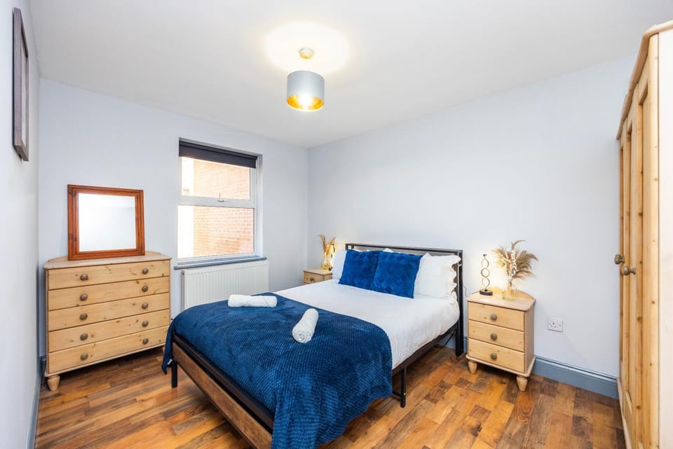 Photo of the whole room, Bedroom, towels