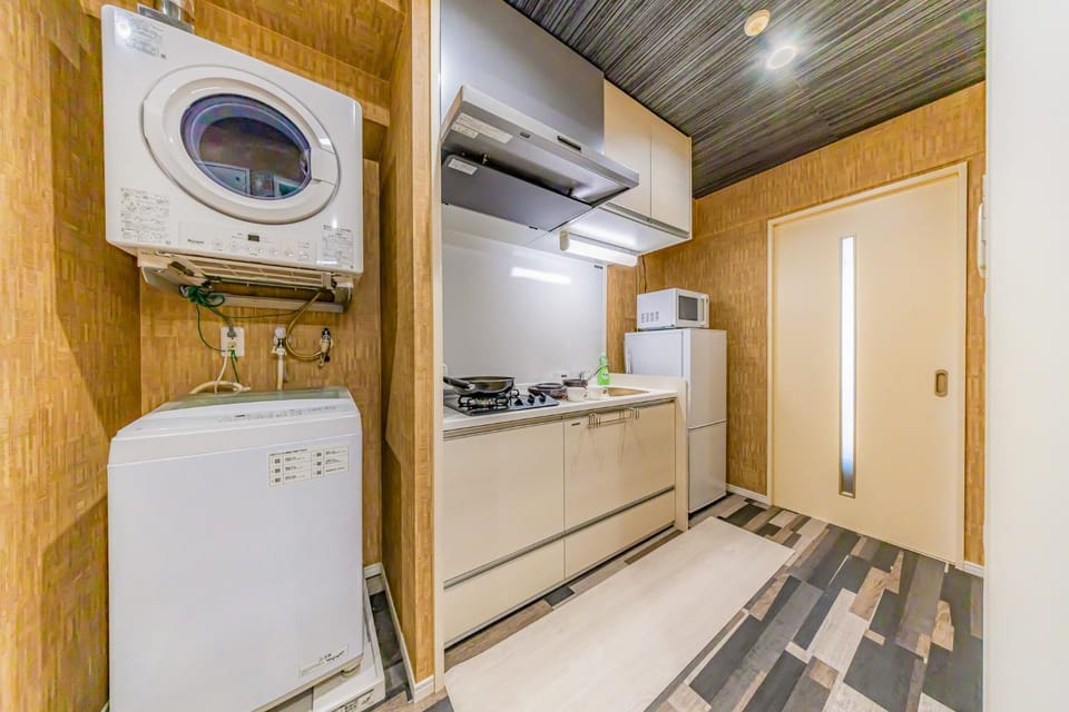 Kitchen or kitchenette, washing machine, dryer
