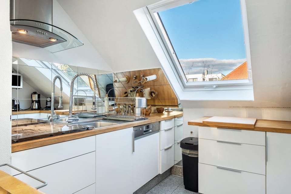 Property building, Kitchen or kitchenette, Living room