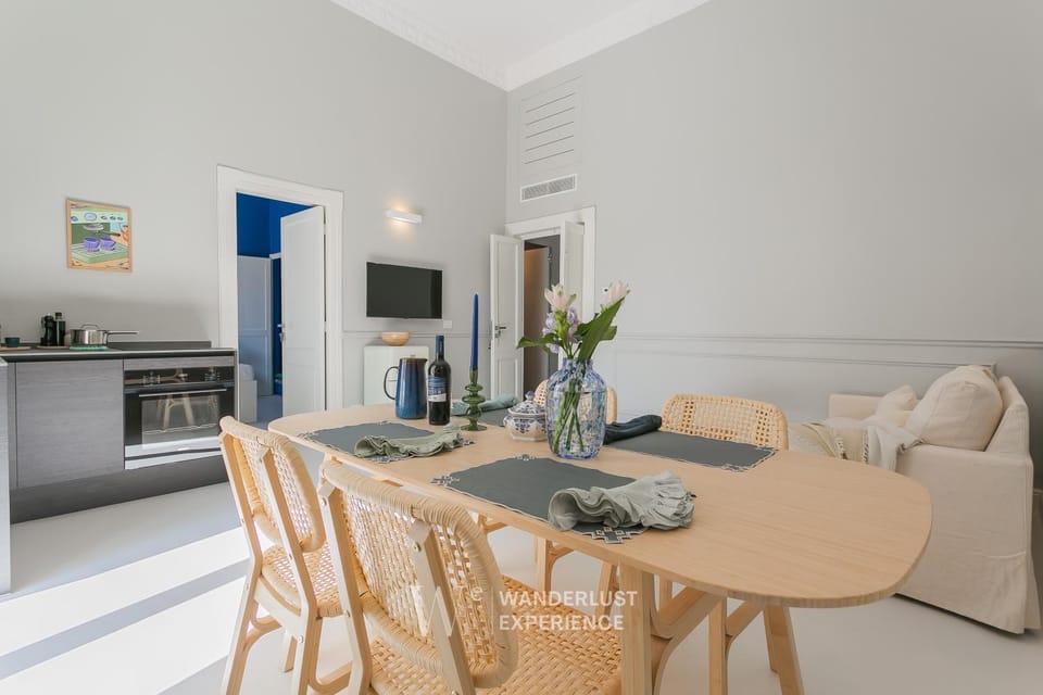 Kitchen or kitchenette, Living room, Seating area, Dining area, stove