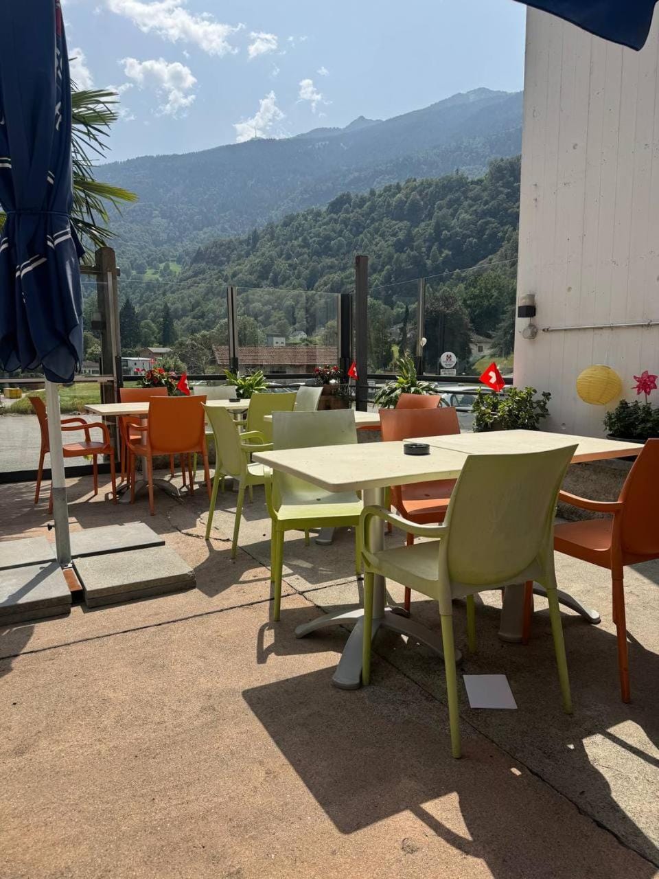 Restaurant/places to eat, Balcony/Terrace, Mountain view