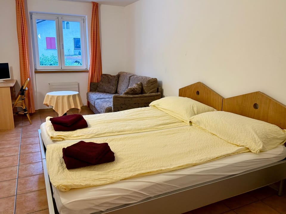 Bed, Photo of the whole room, Bedroom, towels