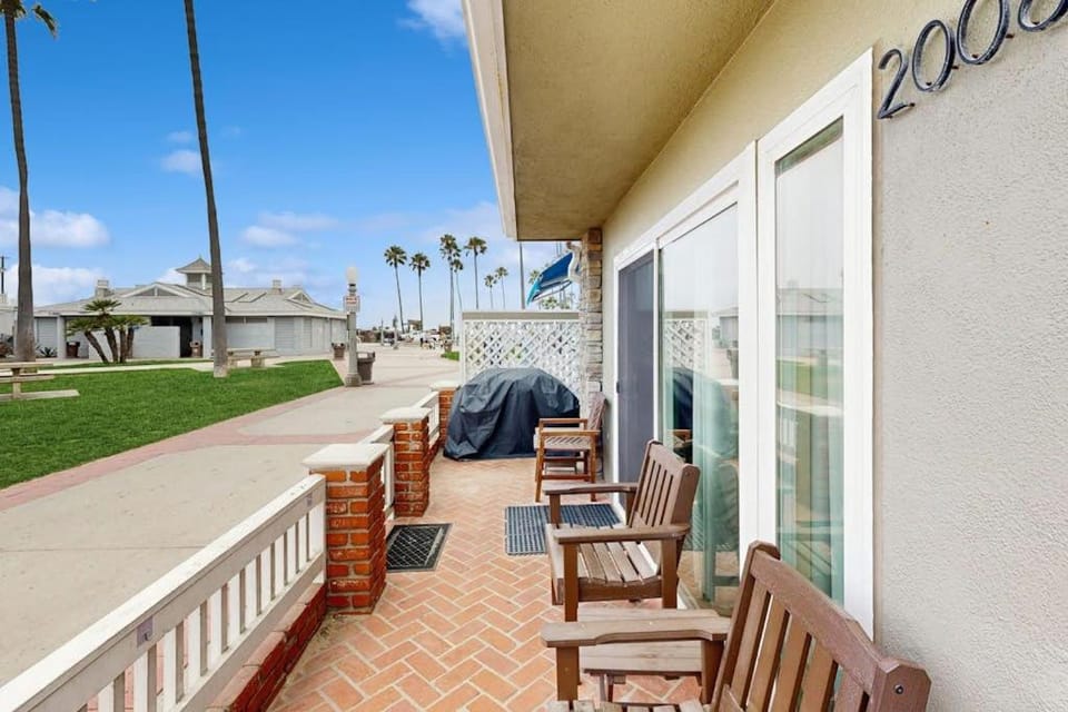 Newport Vacation Memories -Upstairs House in Balboa Peninsula