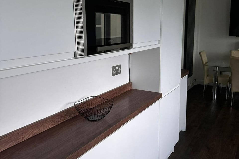 House - Sleeps 10 - Parking - Stn Close House in Walsall