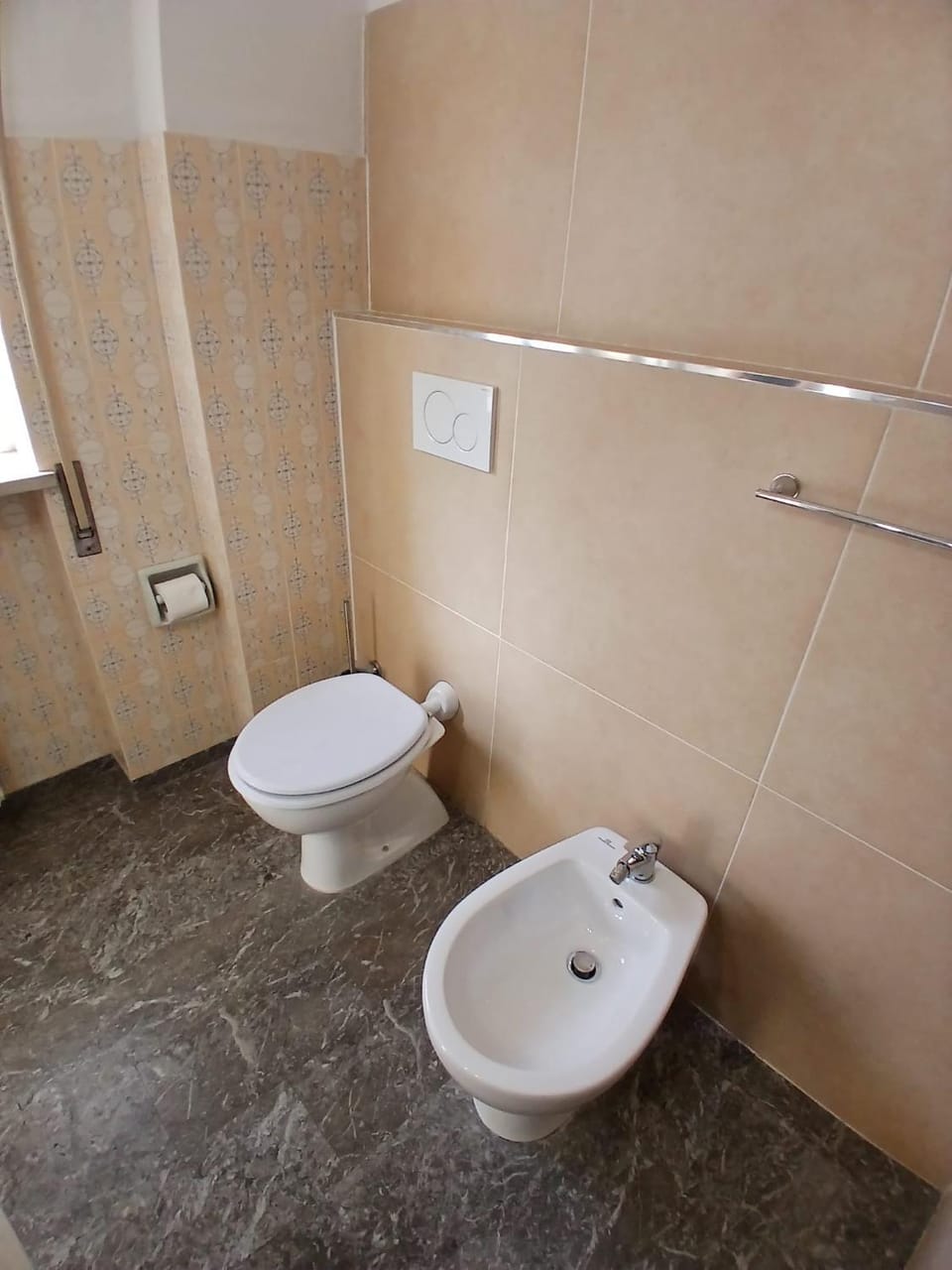 Toilet, bidet