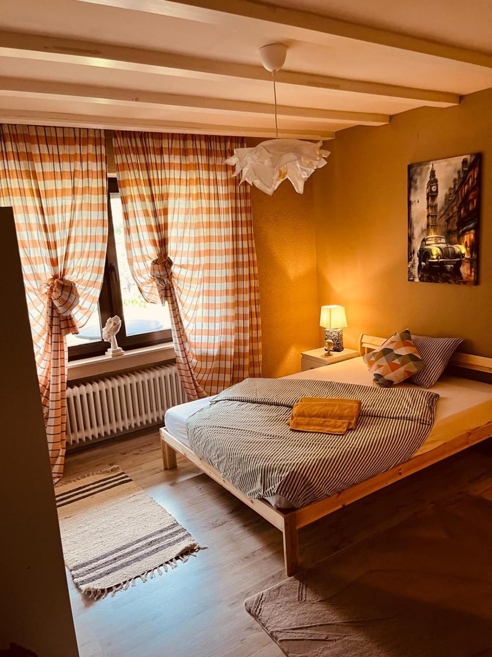 Photo of the whole room, Bedroom, furniture