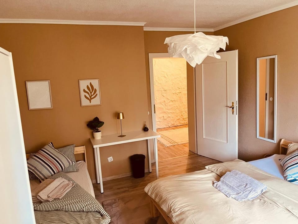 Photo of the whole room, Bedroom, furniture