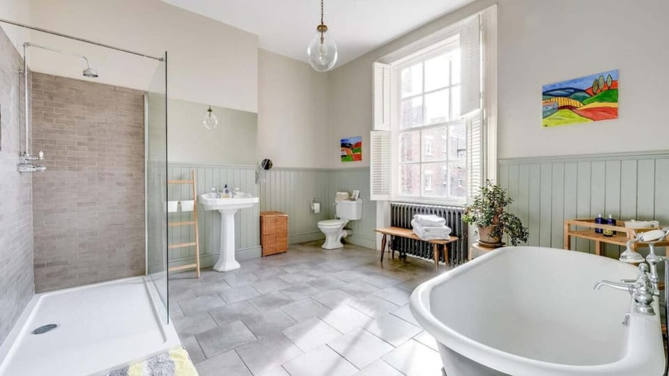 Shower, Toilet, Bathroom, Bath