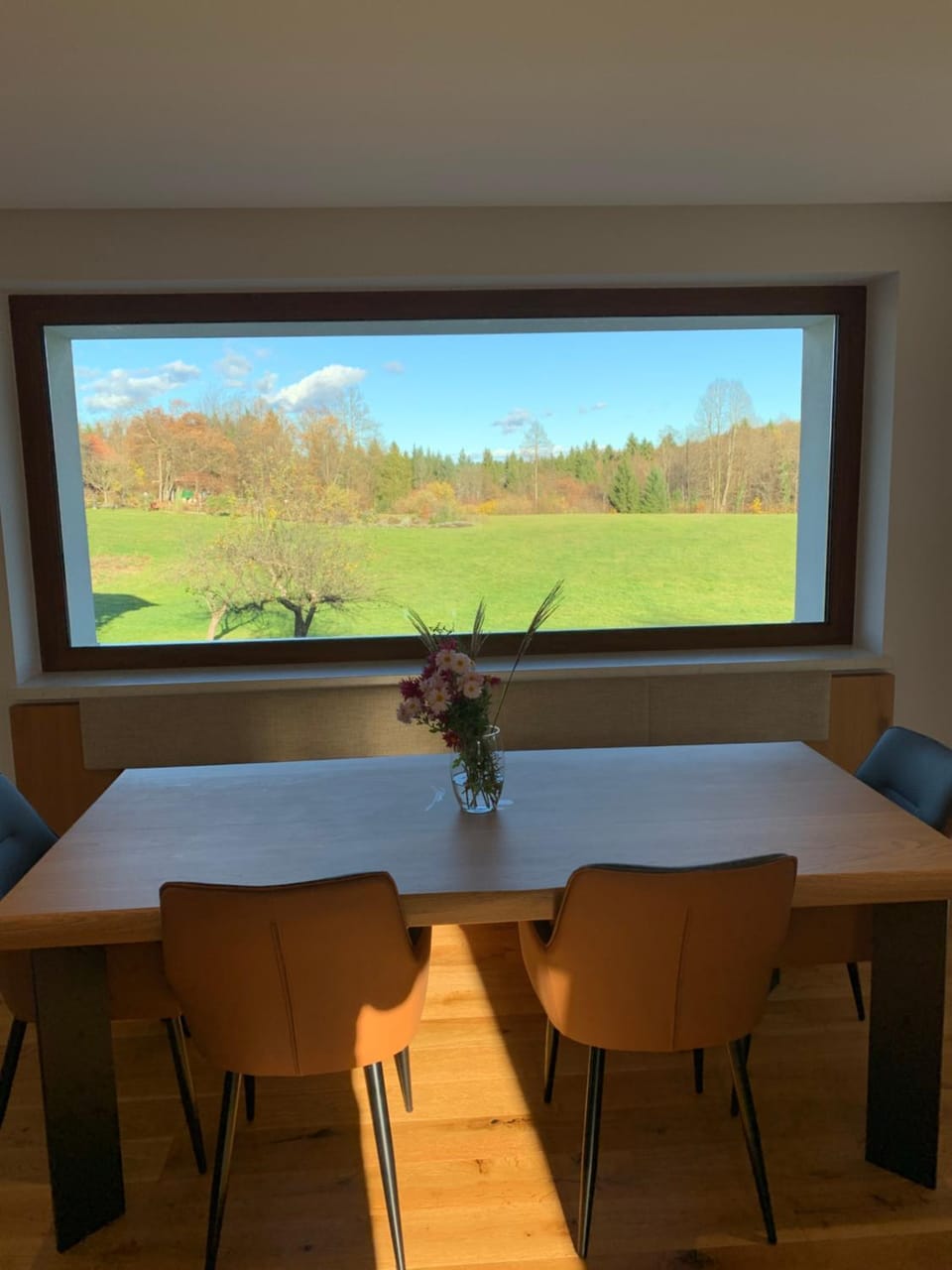 Natural landscape, View (from property/room), Decorative detail, Dining area, Garden view
