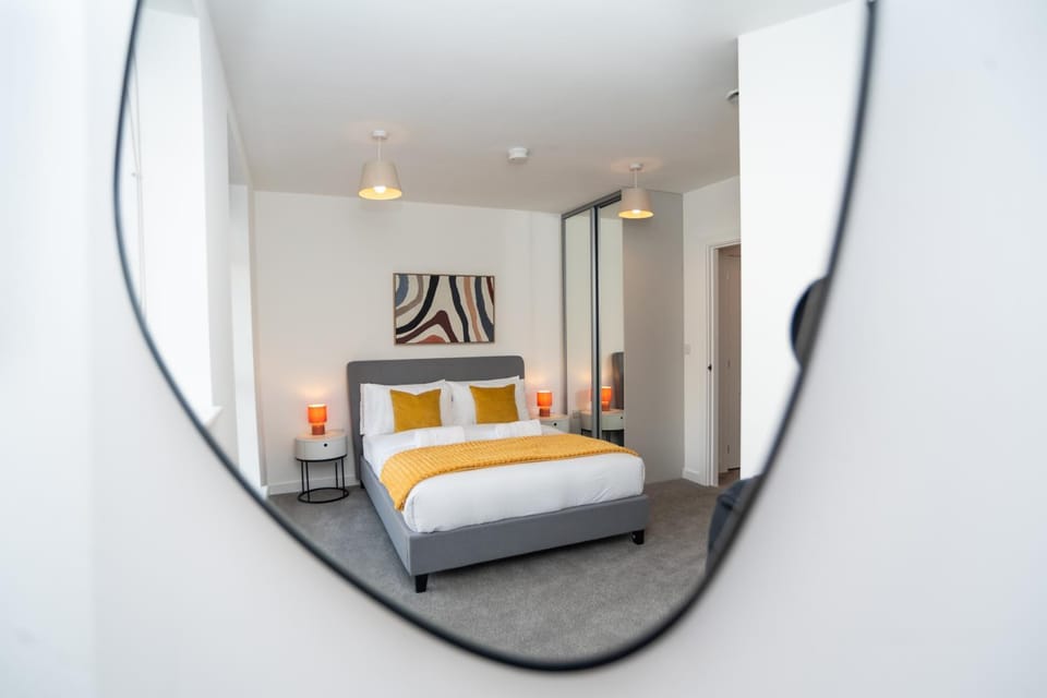 Co-Working Space, Gym Access & Free Parking Apartment in Birmingham