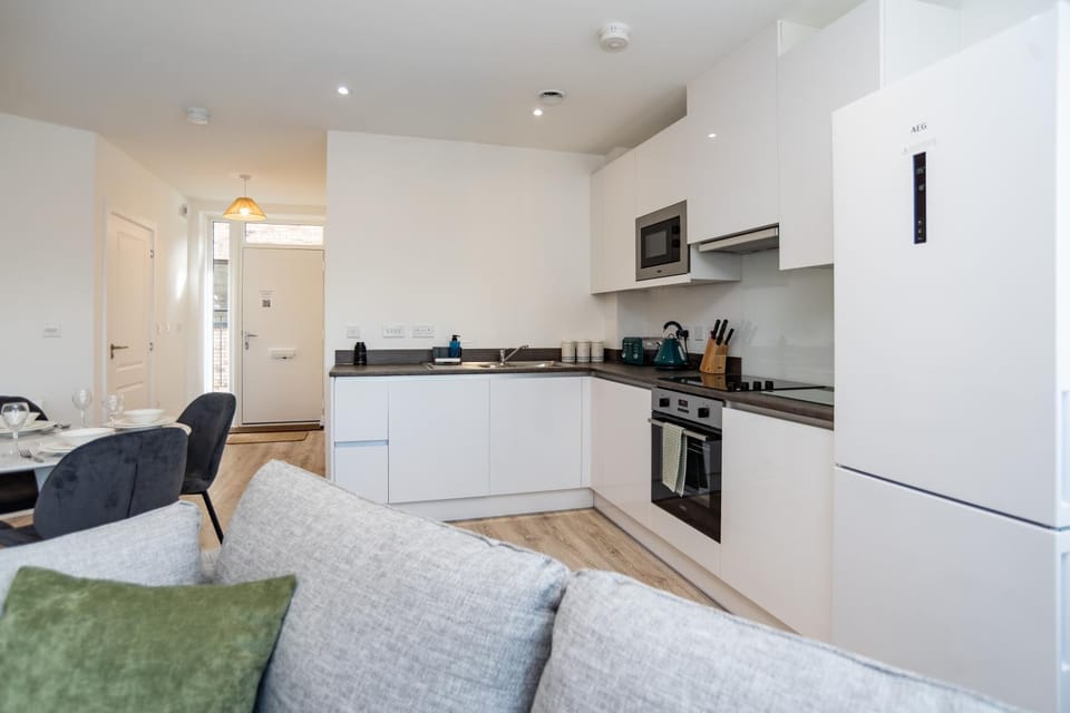Co-Working Space, Gym Access & Free Parking Apartment in Birmingham