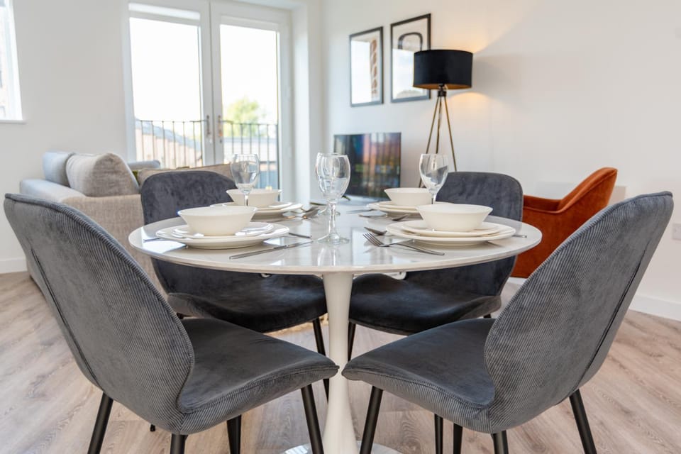 Co-Working Space, Gym Access & Free Parking Apartment in Birmingham