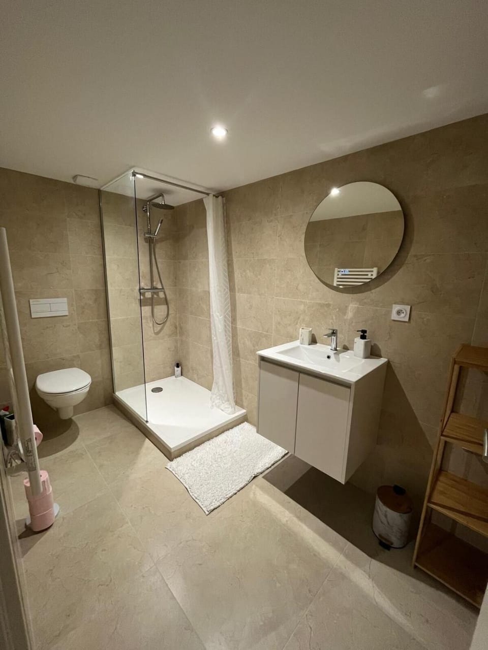Shower, Toilet, Bathroom, towels