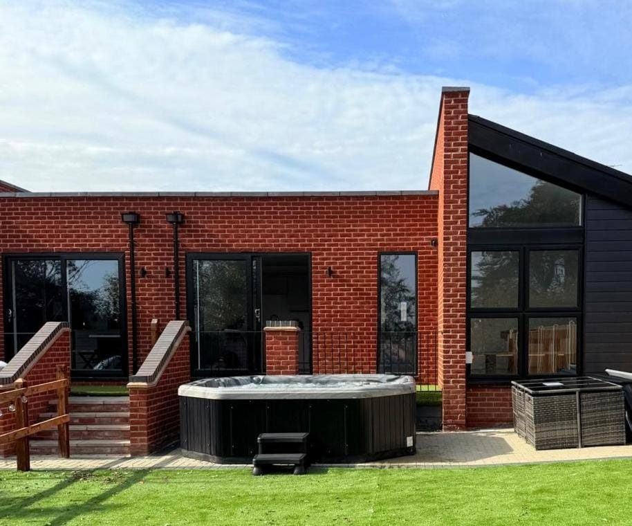Patio, Garden, Hot Tub