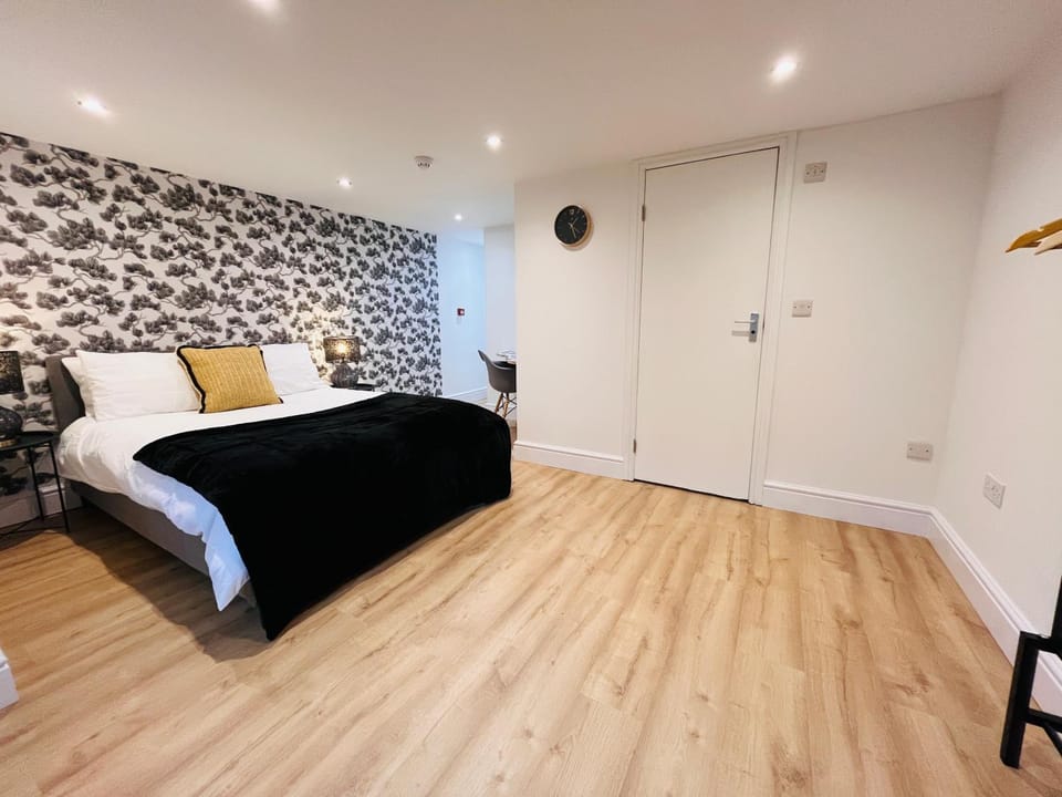 Stylish 5BR 5BA Home in Salford Street Parking House in England