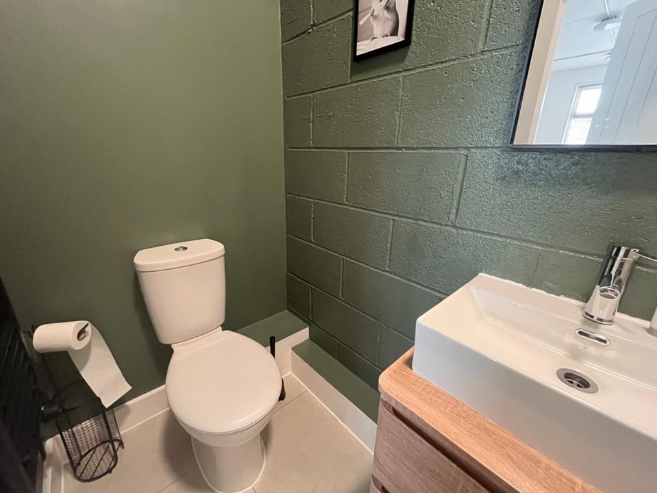 Sunny and spacious studio near the station Apartment in London Borough of Southwark