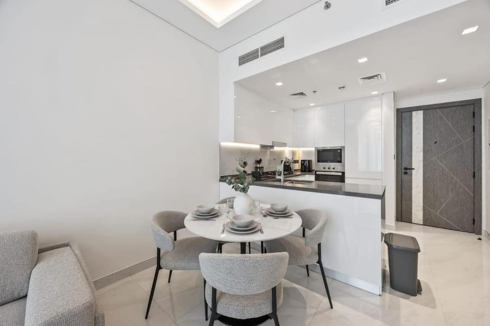 Kitchen or kitchenette, Dining area, stove