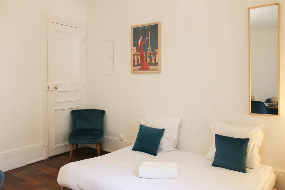 Peaceful apartment just steps from Pari Apartment in Saint-Denis, France