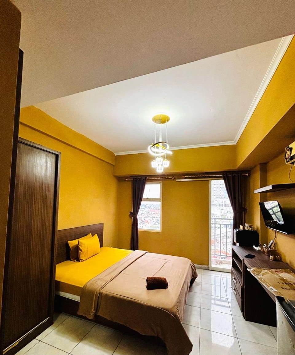 Bed, TV and multimedia, Bedroom