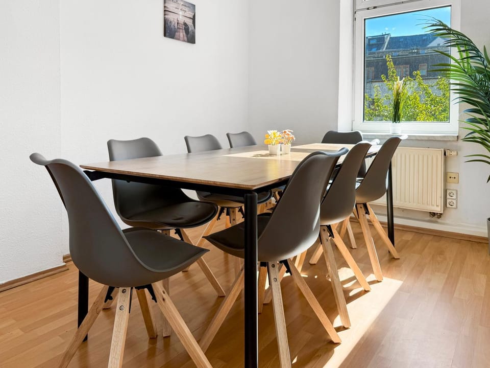Seating area, Dining area