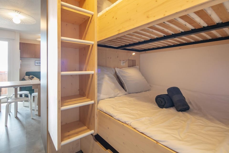 Bed, bunk bed