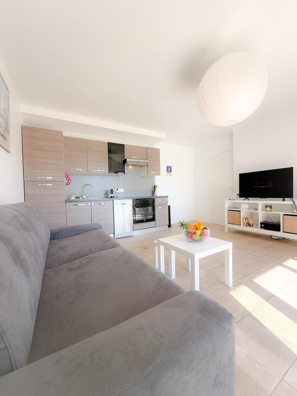 Kitchen or kitchenette, Living room, Seating area, Dining area, oven, stove