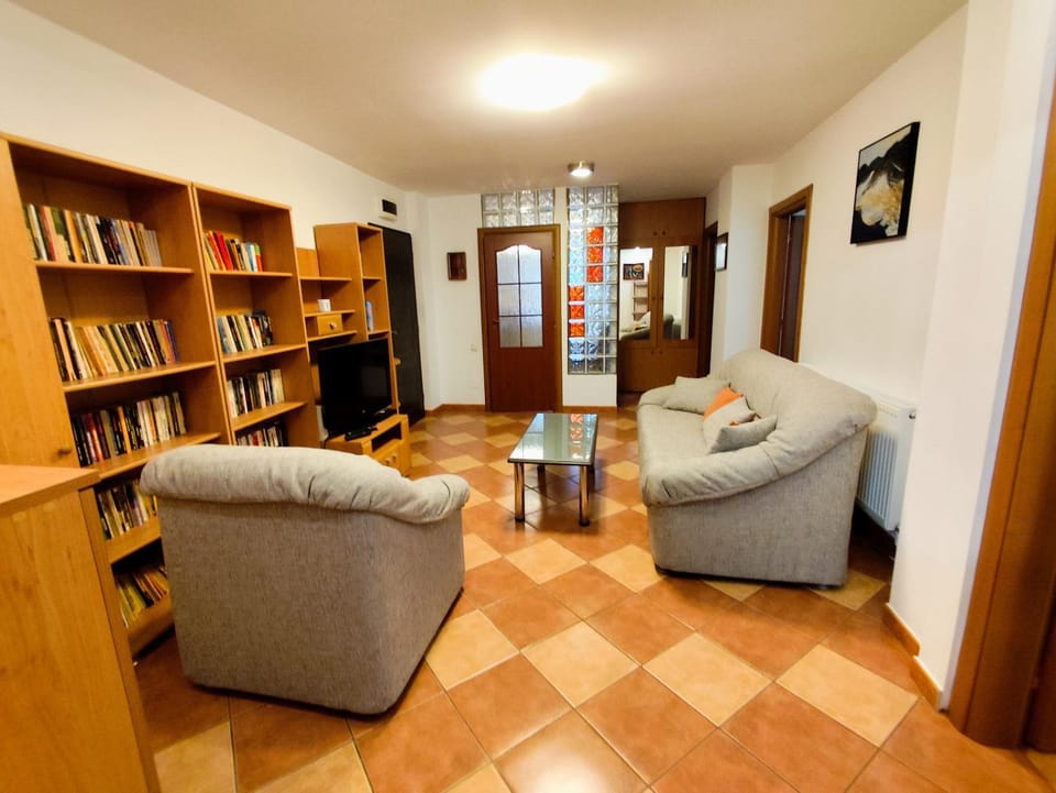 Library, TV and multimedia, Living room, Seating area, pet friendly
