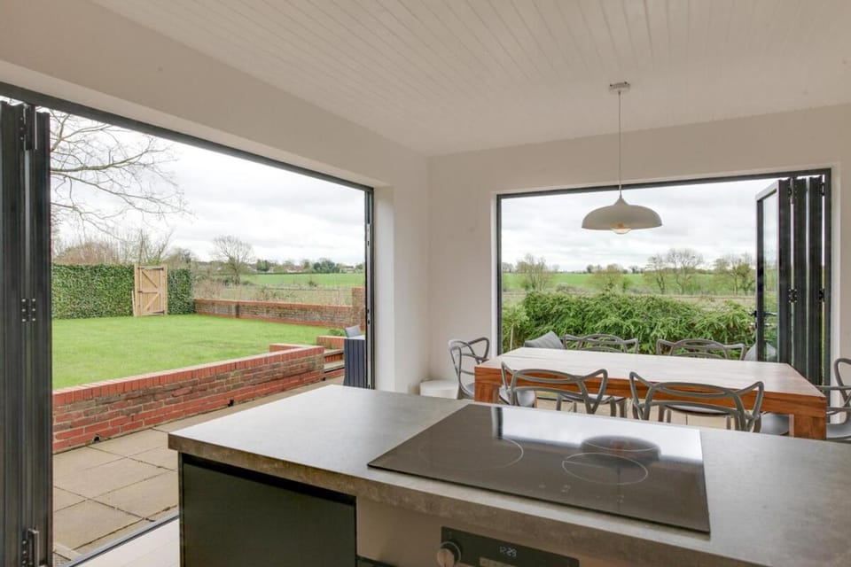 Two bedroom house with far-reaching country views Apartment in East Hertfordshire District