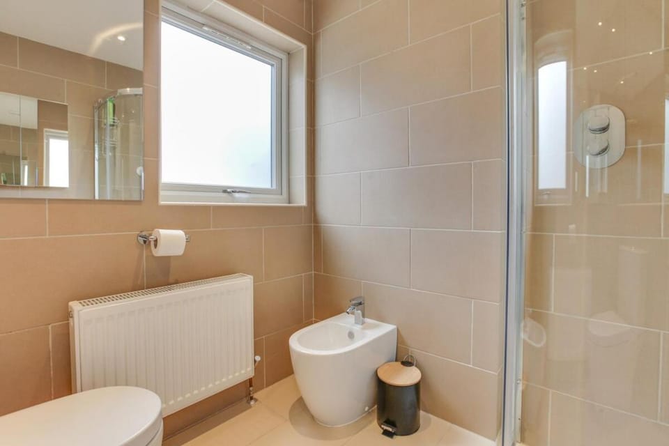 Two bedroom house with far-reaching country views Apartment in East Hertfordshire District