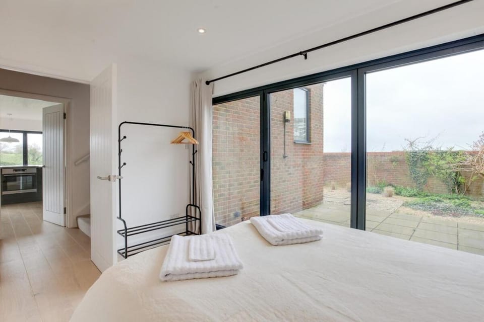 Two bedroom house with far-reaching country views Apartment in East Hertfordshire District