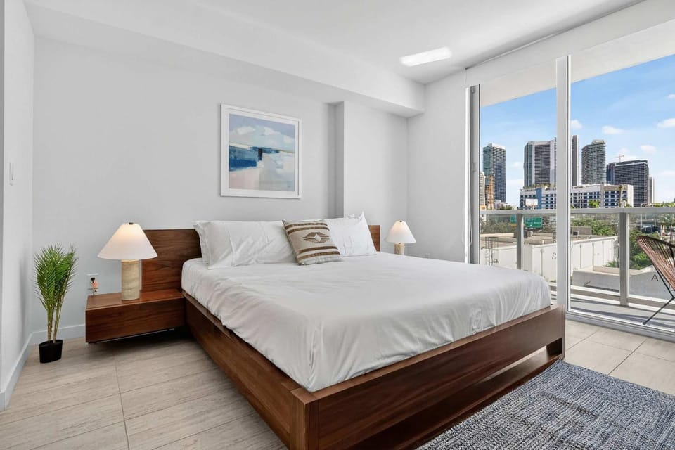 Biscayne Cove by Rove Travel - Condo with Balcony House in Miami