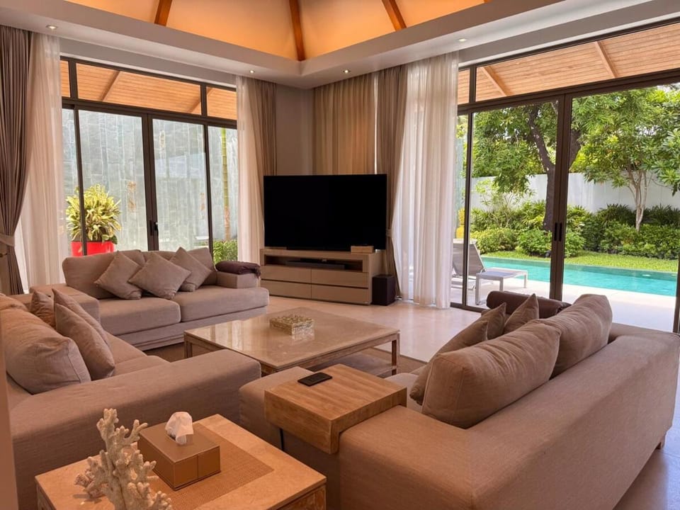Peaceful villa in the heart of the Anchan Tropicana project Villa in Choeng Thale
