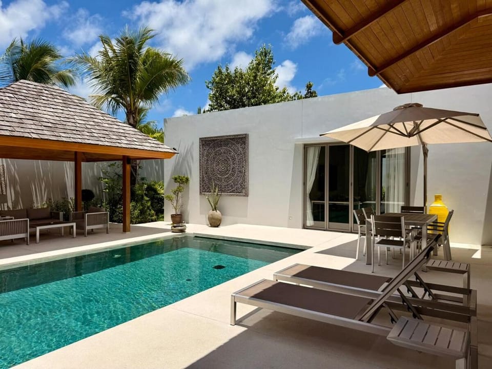 Peaceful villa in the heart of the Anchan Tropicana project Villa in Choeng Thale