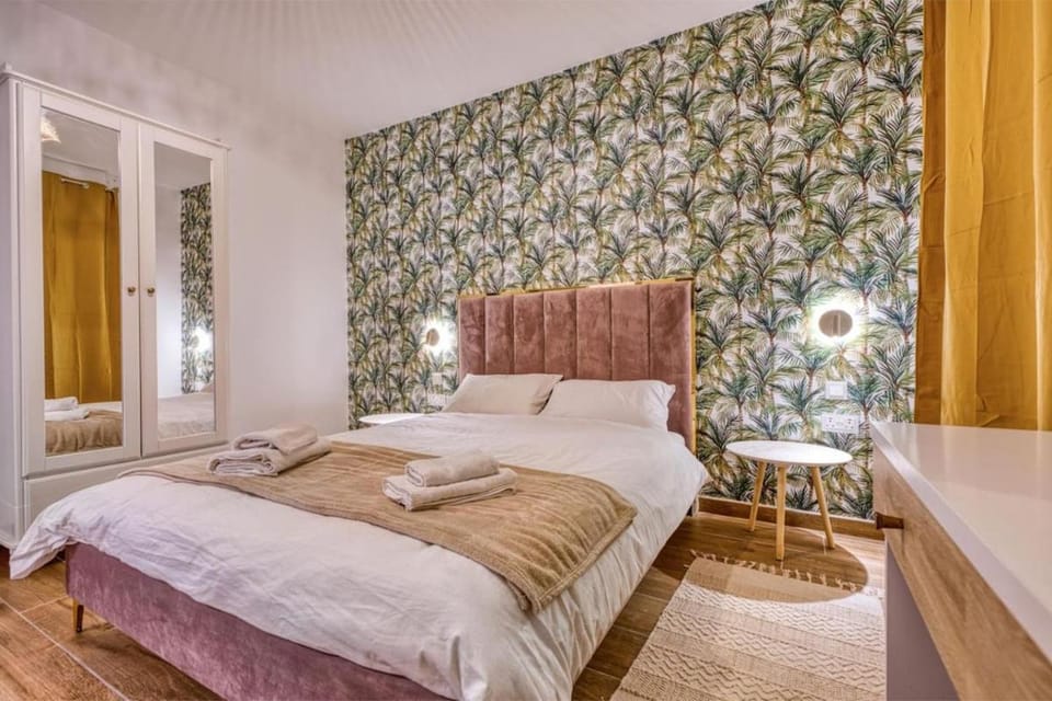 Bed, Photo of the whole room, Bedroom, wardrobe