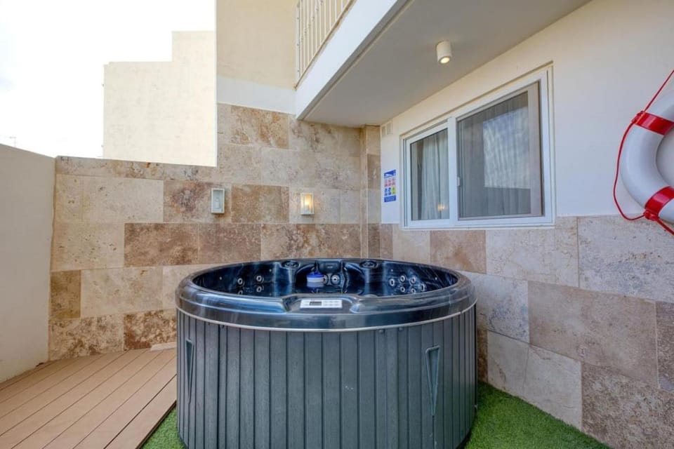 Natural landscape, Hot Tub