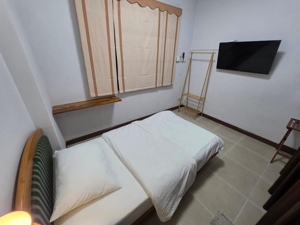 Bed, TV and multimedia, Photo of the whole room, Evening entertainment, Bedroom