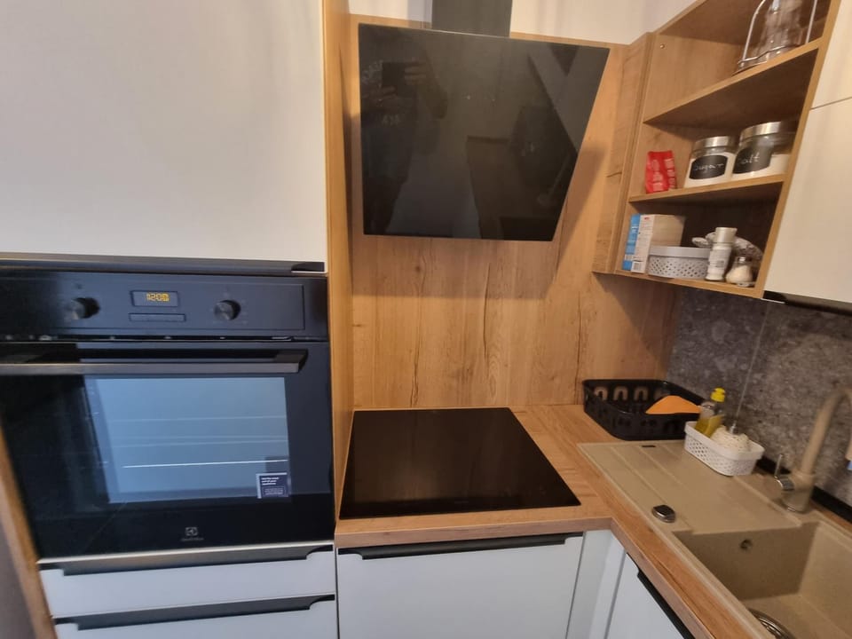 Kitchen or kitchenette, oven, stove
