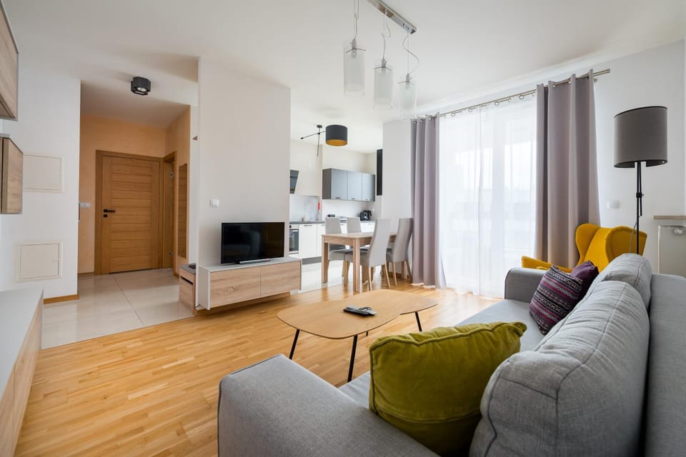 Communal lounge/ TV room, TV and multimedia, Living room, Seating area, Evening entertainment