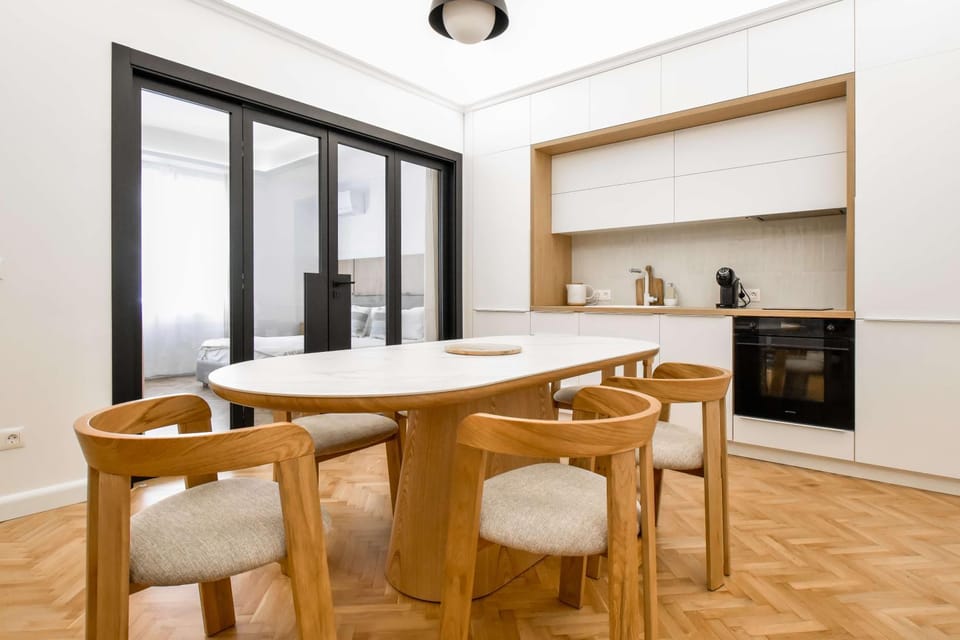 Lift - Duplex - King Beds - 5min to Vitosha Apartment in Sofia