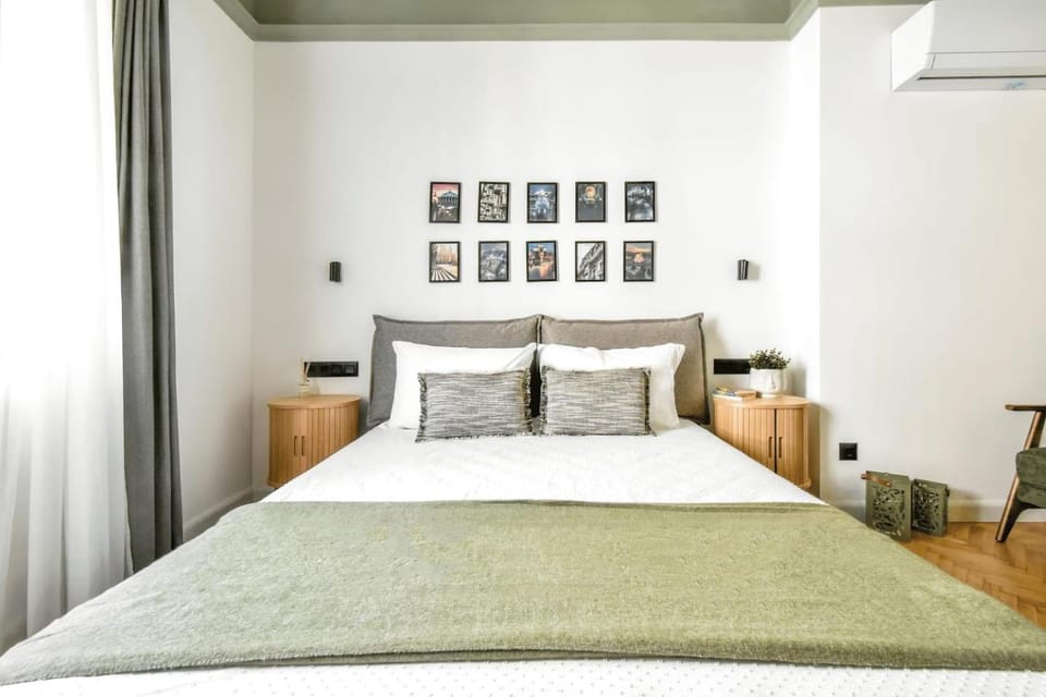 Lift - Duplex - King Beds - 5min to Vitosha Apartment in Sofia