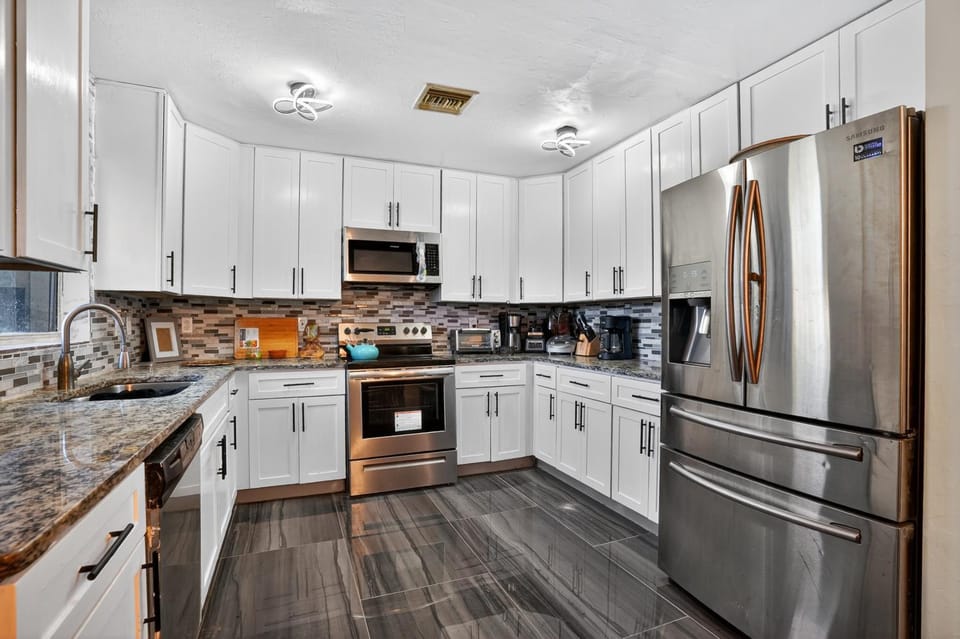Relaxing Chamonix Retreat home House in Lehigh Acres