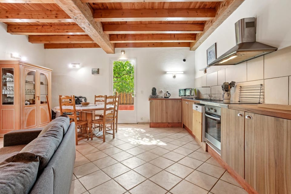 Property building, Kitchen or kitchenette, Living room