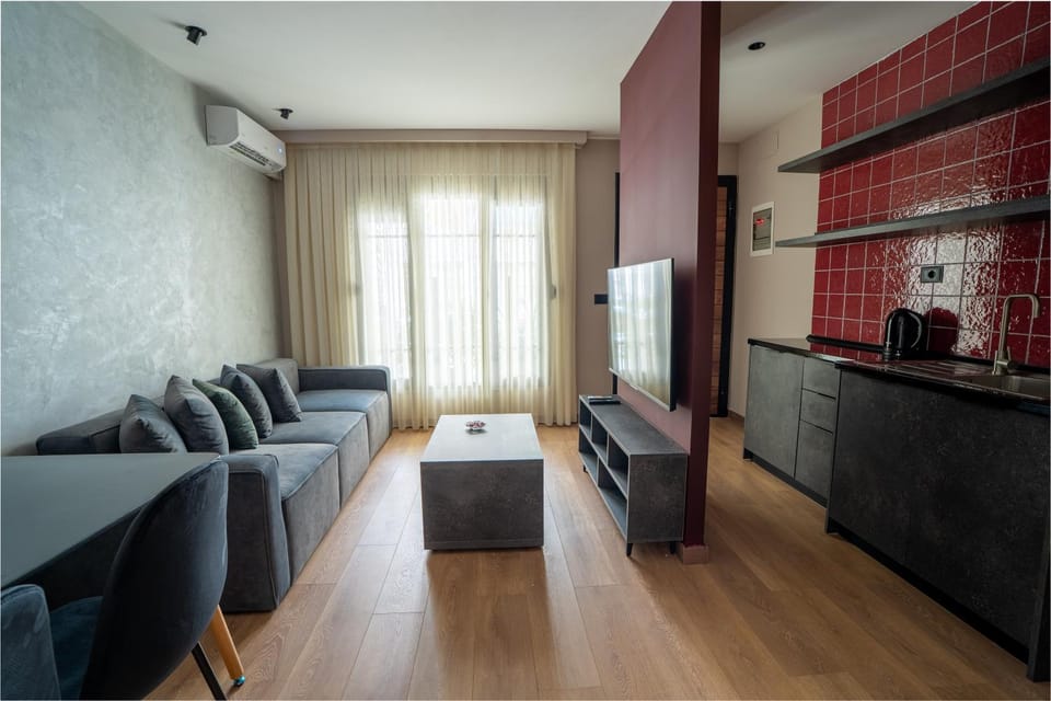 TV and multimedia, Kitchen or kitchenette, Living room, Seating area, Dining area, air conditioner