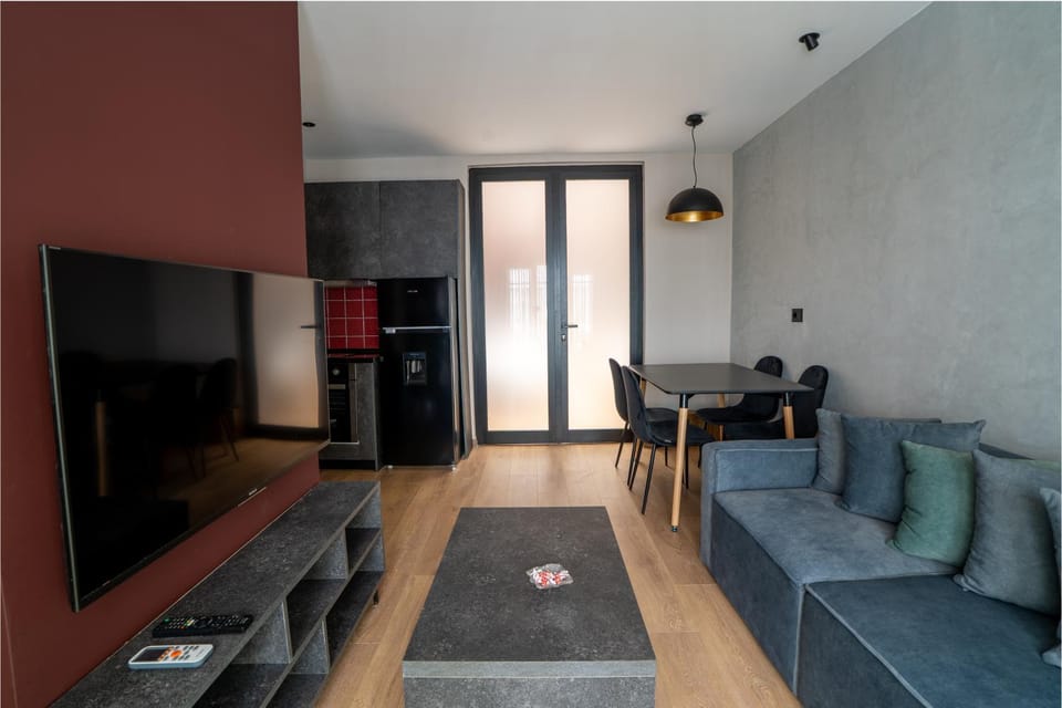Communal lounge/ TV room, TV and multimedia, Living room, Seating area, Dining area, Evening entertainment