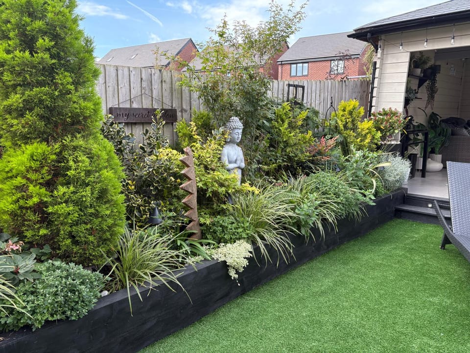 Modern Detached House with multiple parking and large garden next to Anfield Stadium House in Liverpool