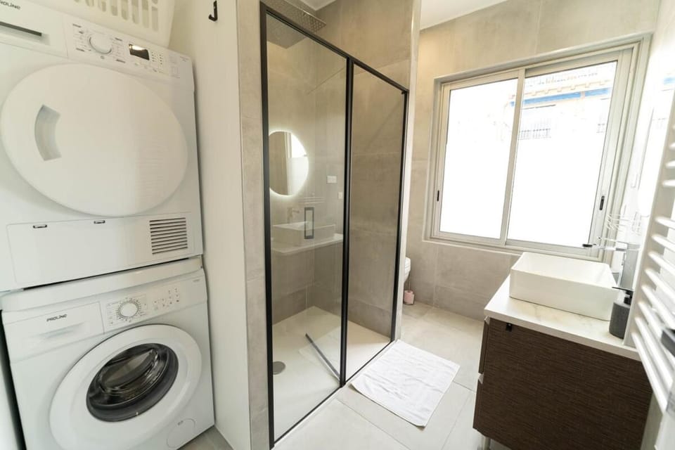 AK Superb 3P sea view, close to old town Apartment in Antibes