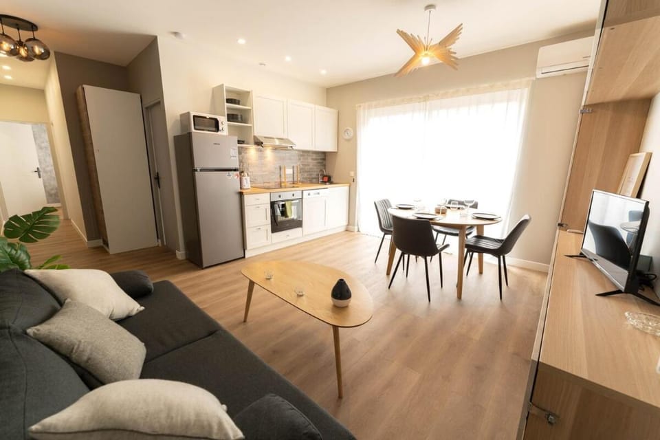 AK Superb 3P sea view, close to old town Apartment in Antibes