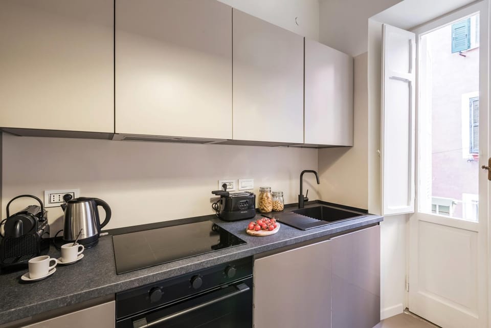 Coffee/tea facilities, oven, toaster, kitchen